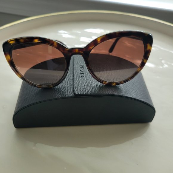 Prada cateye sunglasses - Picture 2 of 6